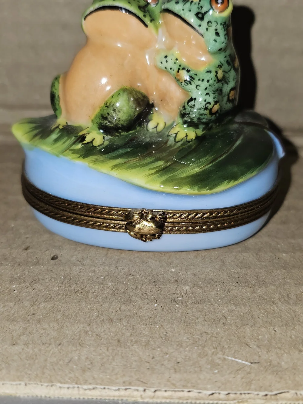 Limoges Green Ceramic Frog Trinket Box with Leaf Base